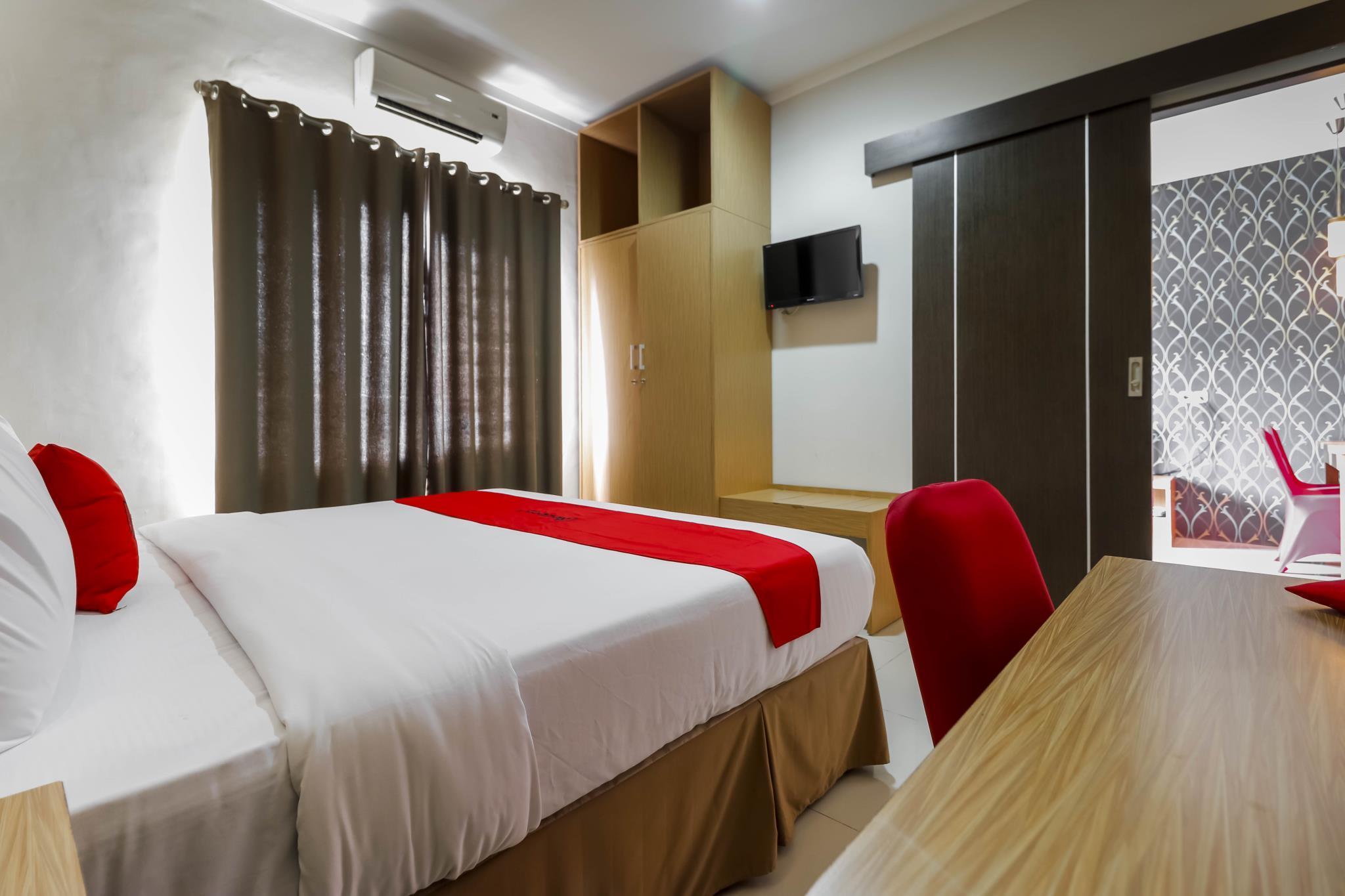 Reddoorz Plus Near Pantai Losari Hotel Makassar Exterior photo